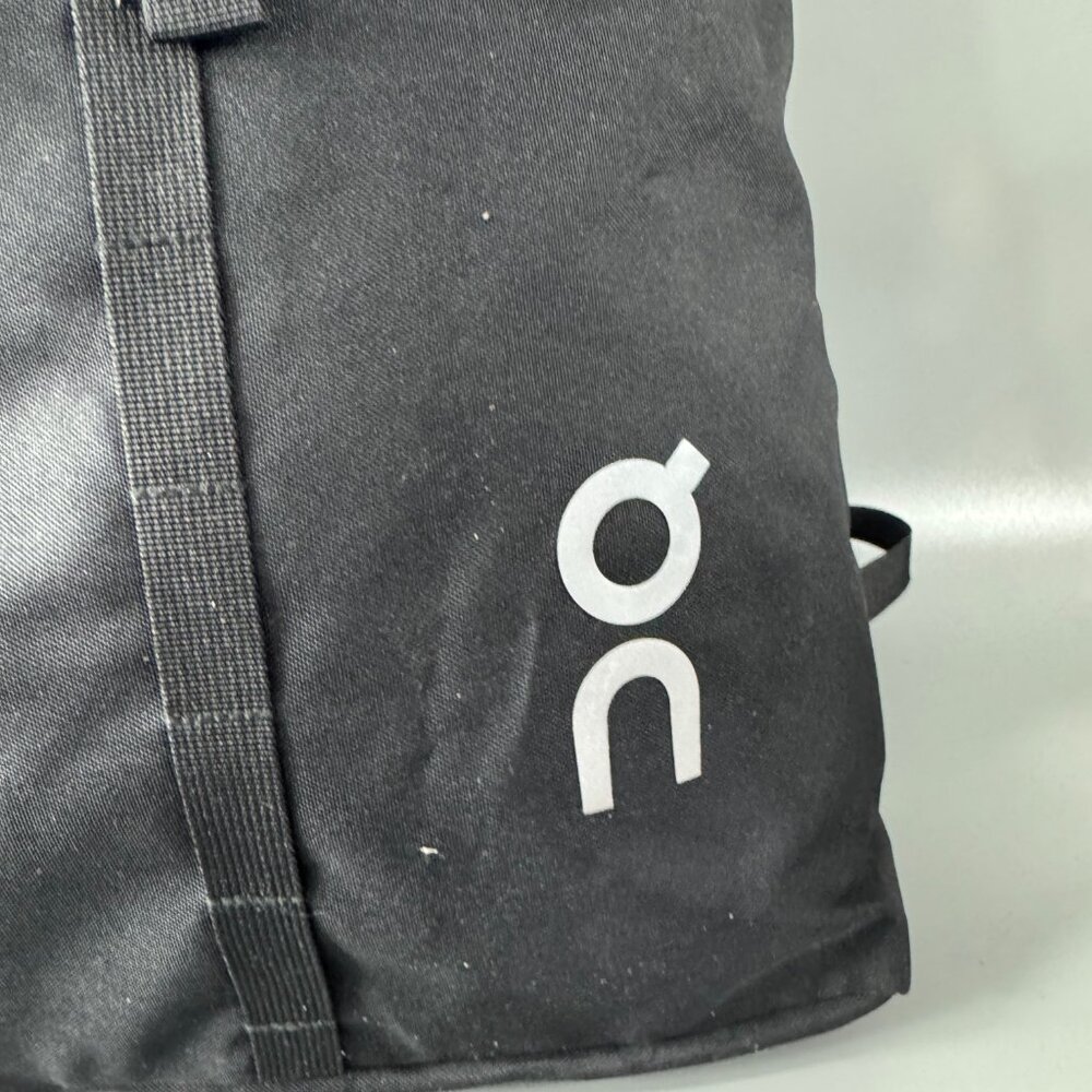 NWOT On Running The Ambassador Tote Backpack. Black - Picture 3 of 12